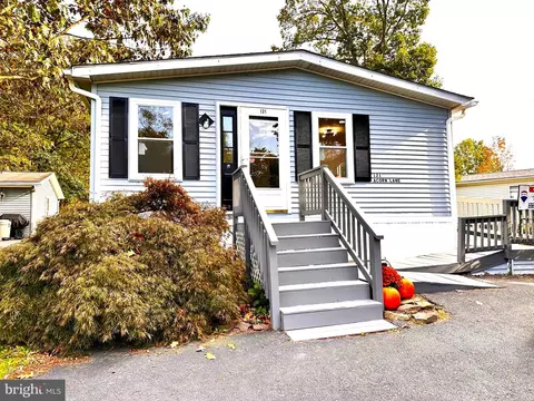 121 Acorn Ln, Sellersville, PA 18960
