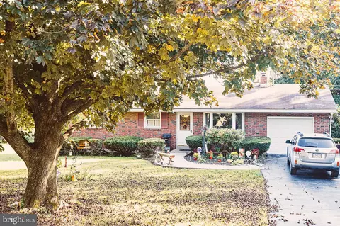 942 Ebert Rd, Coopersburg, PA 18036