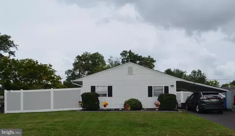 16 Bentwood Ln, Levittown, PA 19054