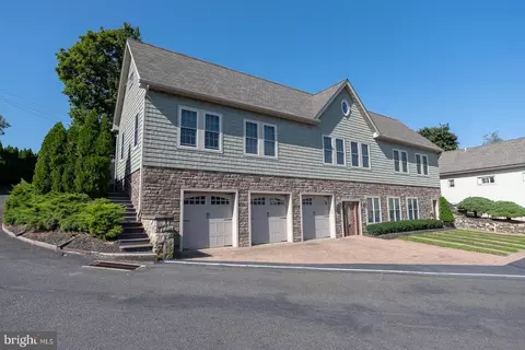 683 Easton Rd, Riegelsville, PA 18077