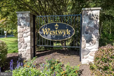 412 Henley Ct, Doylestown, PA 18901