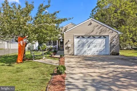 917 Oak Ave, Croydon, PA 19021