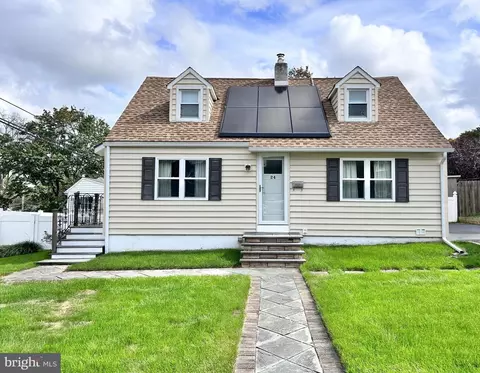 24 Penn Valley Dr, Yardley, PA 19067