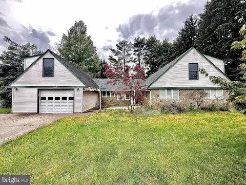 221 Forsythia Dr S, Levittown, PA 19056