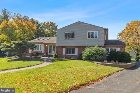 36 Old Hickory Dr, Richboro, PA 18954