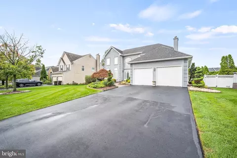 2962 Columbia Dr, Bensalem, PA 19020