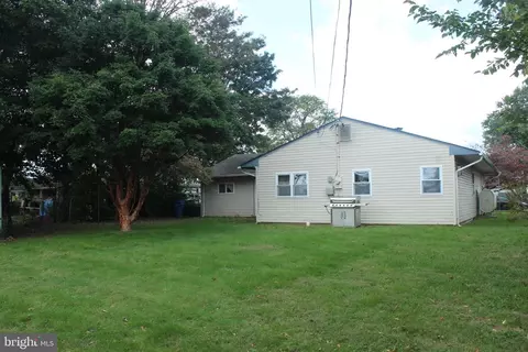 54 Spring Ln, Levittown, PA 19055