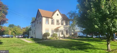 911 Cedar Ave, Croydon, PA 19021