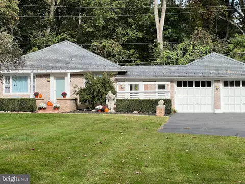 329 Elmwood Ln, Riegelsville, PA 18077