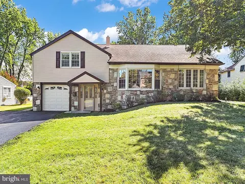 699 Saint Davids Ave, Warminster, PA 18974