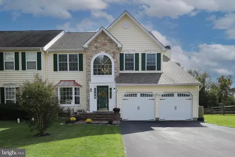 27 Sterling Crest Ct, Doylestown, PA 18901