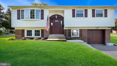1350 Nevarc Rd, Warminster, PA 18974 photo 2