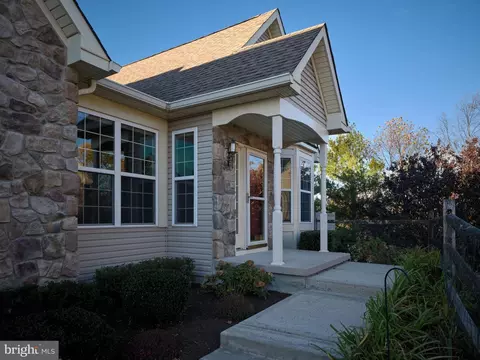 245 Fairway Dr #240, Warminster, PA 18974