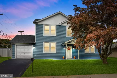 41 Lilac Ln, Levittown, PA 19054
