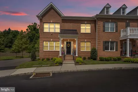 63 Creekview Ln, Yardley, PA 19067