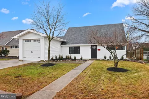 49 Micahill Rd, Levittown, PA 19056