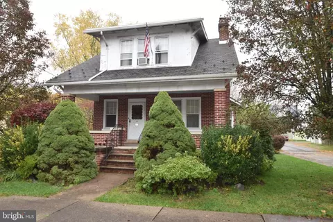 25 S 12th St, Quakertown, PA 18951