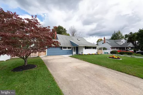 70 Highland Park Dr, Levittown, PA 19056