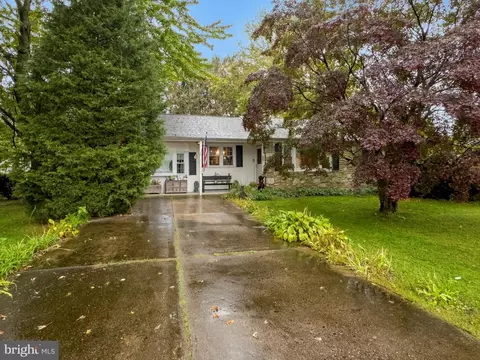 12 N Eastview Ave, Feasterville Trevose, PA 19053
