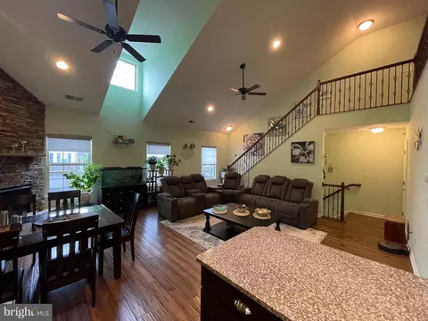 53 Bowman Dr, Feasterville Trevose, PA 19053