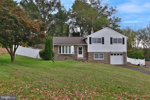 101 E Hillcrest Ave, Chalfont, PA 18914