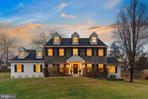 214 S Sugan Rd, New Hope, PA 18938