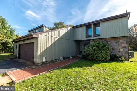 5802 Belmont Manor Dr, Pipersville, PA 18947