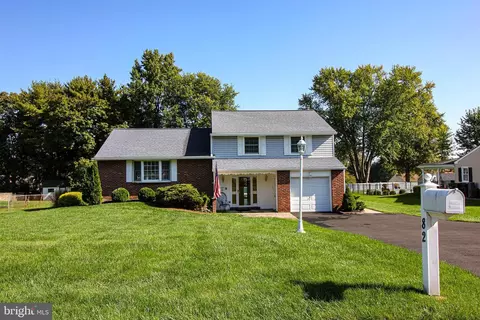 82 Cedar Brook Dr, Southampton, PA 18966