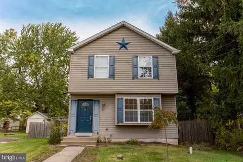 13 Greenwood Ave, Line Lexington, PA 18932