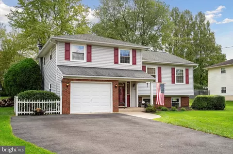 1137 Dixon Rd, Warminster, PA 18974