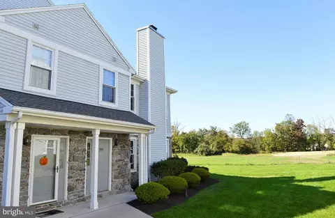 709 Mews Dr, Sellersville, PA 18960