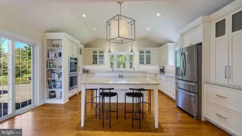 77 Meetinghouse Rd, Doylestown, PA 18901