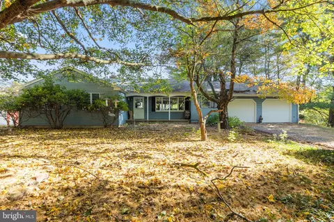 3 Meadow Way, Kintnersville, PA 18930