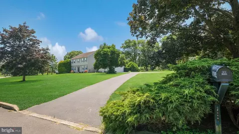 5834 Belmont Manor Dr, Pipersville, PA 18947