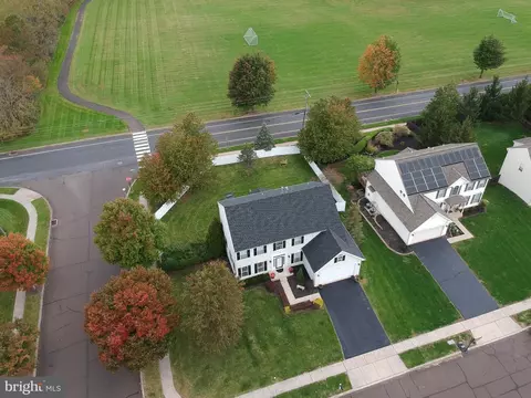 10 Firethorn Dr, Perkasie, PA 18944