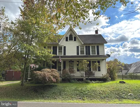 349 E Dark Hollow Rd, Pipersville, PA 18947
