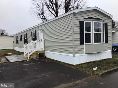 7818 Hampton Dr, Morrisville, PA 19067