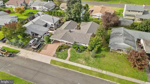 23 Leisure Ln, Levittown, PA 19054