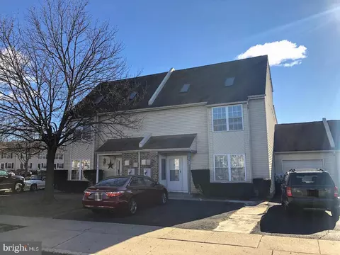55 Sandybrook Dr, Langhorne, PA 19047