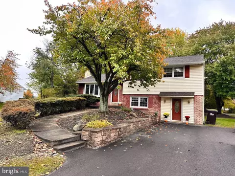 2155 Wayne Dr, Jamison, PA 18929