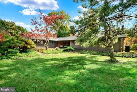 2816 Winding Rd, Kintnersville, PA 18930