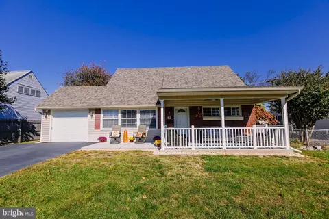 19 Valentine Ln, Levittown, PA 19054