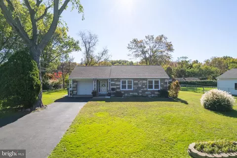 5306 Mill Creek Rd, Levittown, PA 19057