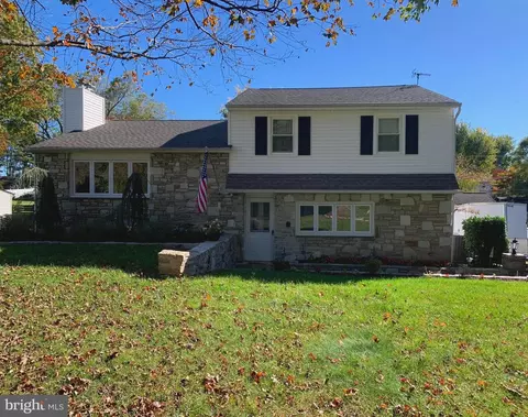 560 Churchville Ln, Southampton, PA 18966