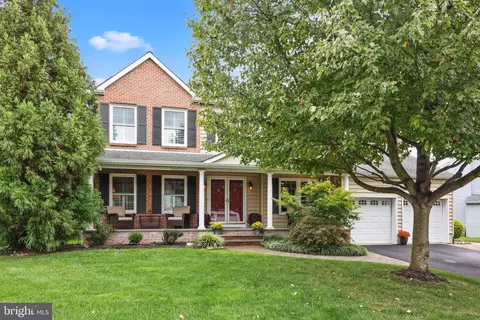 9 Armstrong Cir, Newtown, PA 18940