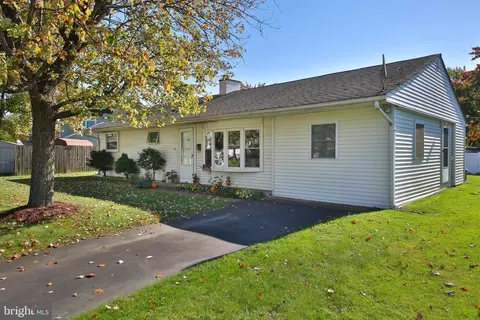 728 Beaumont Rd, Fairless Hills, PA 19030