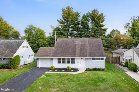 92 Kenwood Dr S, Levittown, PA 19055