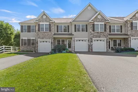 6 Woodspring Cir, Sellersville, PA 18960