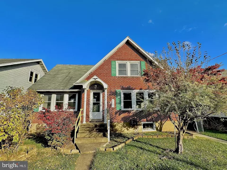 143 S 10th St, Quakertown, PA 18951 36 Photos Movoto