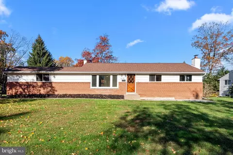 678 Ivers Ln, Warminster, PA 18974